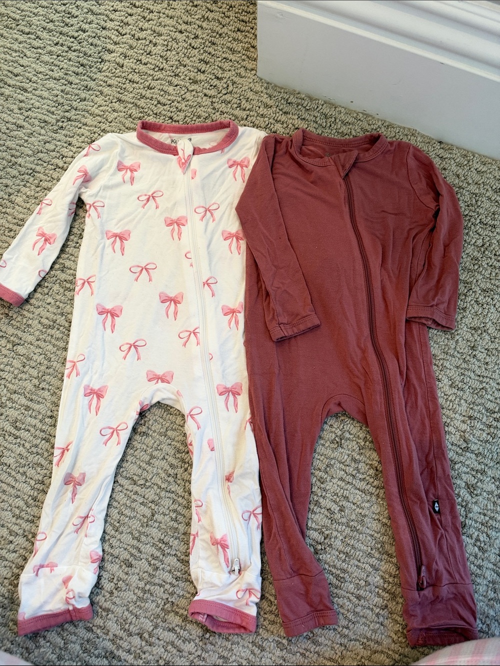 Kyte BABY Pink Bow Print and Mauve Footie Sleepers - 2 Pack